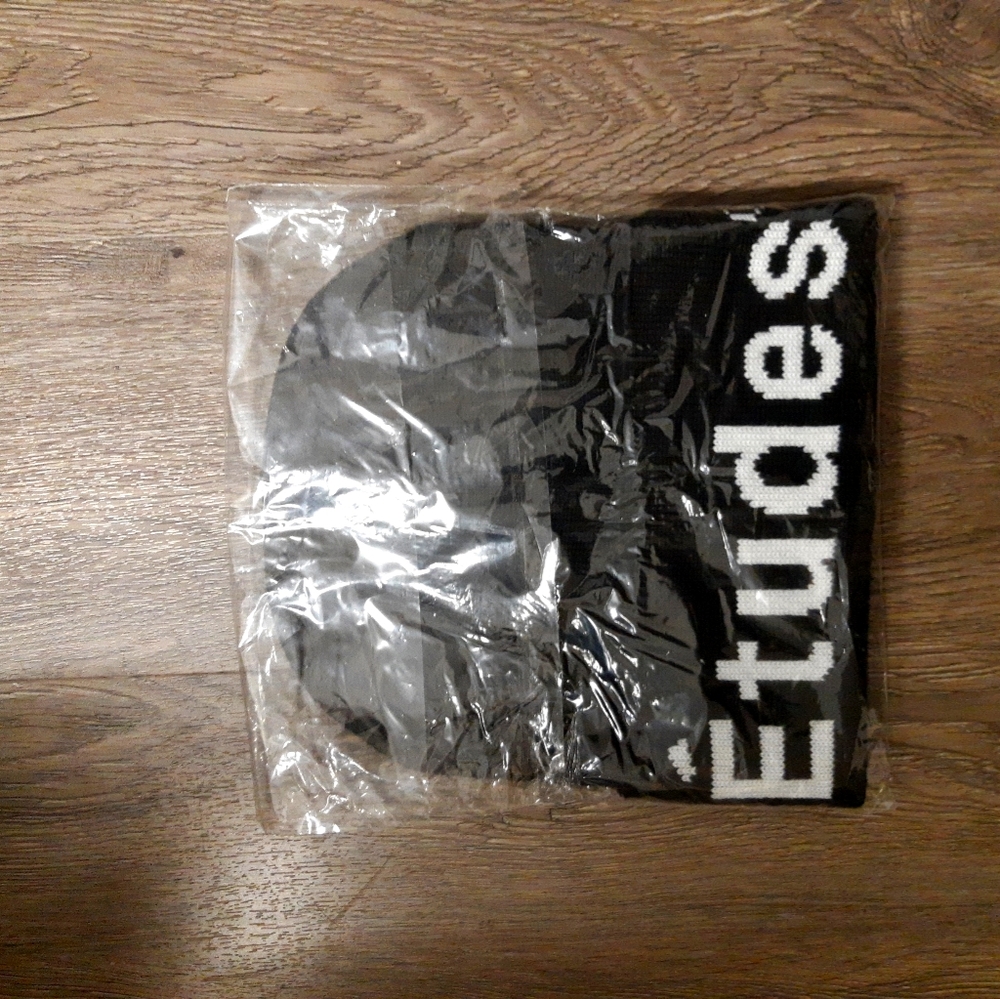 Etudes Studio Moon Black Hat NWT